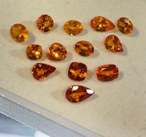 Pierres de grenat mandarin de couleur vive très demandées, pierres en vrac de forme mixte, taille libre, qualité exceptionnellement élevée, pierres de grenat Fanta - Product Image 2