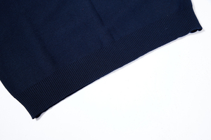 Pull en maille bleu roi à col en V pour homme, style décontracté chic avec épaulettes, manches longues - Product Image 4