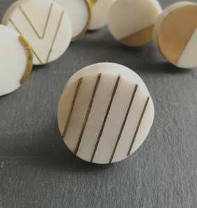 Tiradores de latón Vintage para armarios de hotel, armarios de dormitorio y unidades de almacenamiento de cocina de la India - Product Image 1