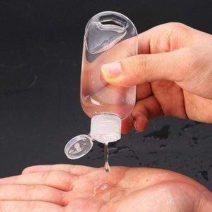 Venta al por mayor de botellas de 30ml, 50ml, 60ml, 80ml para desinfectante de manos, para viajes al aire libre, no tóxicas, de plástico PET, con pulverizador y llavero con gancho. - Product Image 5