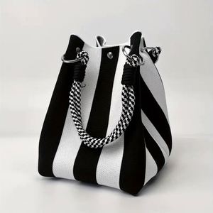 Bolso de cubo de punto a rayas para mujer, portátil, de viaje, de ganchillo, para compras, con asa de cuerda personalizada, bolso tote de punto. - Product Image 5
