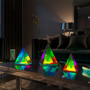 2022 amazon Offre Spéciale LED lampe d'ambiance de bureau colorée, lampe d'ambiance de pyramide 3D avec rechargement usb - Product Image 5