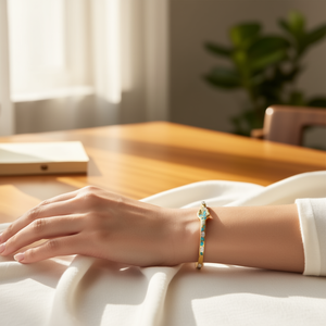 Bracciale a Forma di Serpente in Acciaio Inossidabile Placcato Oro con Incastonatura di Cristalli Bracciale Unisex per Uso Quotidiano - Product Image 3