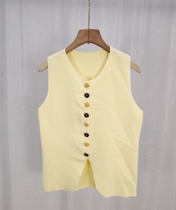 Novità 2025 <span class=keywords><strong>Abbigliamento</strong></span> da <span class=keywords><strong>Donna</strong></span> Ingrosso e Dettaglio Nuova Moda Squisito Gilet Lavorato a Maglia con Bottoni Pullover Senza Maniche Retrò Top <span class=keywords><strong>Chic</strong></span> - Product Image 6