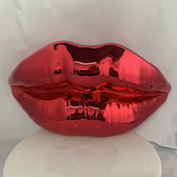 Célèbre artiste personnalisé fibre de verre résine couleur placage Statue décor maison Europe lèvre pour décor d'hôtel