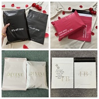 Sacs d'expédition en polyéthylène imperméables avec logo, résistants aux déchirures, auto-adhésifs, pour vêtements, boutique en ligne, sacs d'expédition pour colis