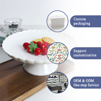 Europese stijl dessertbord wit met gegolfde rand en voet, keramiek, fruitbord