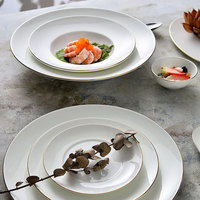 P & T Assiette de présentation contemporaine Assiette à dîner en porcelaine personnalisée Assiettes à dîner en céramique blanche pour hôtel restauration Ensemble de bols ronds