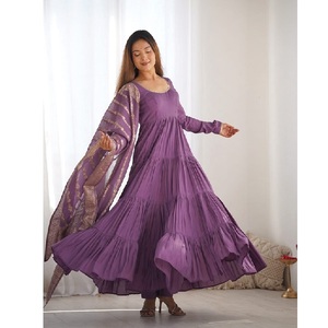 Robe Anarkali en tissu Chanderi Romansilk de qualité supérieure pour femmes, élégante robe longue Anarkali, vêtements ethniques indiens, robe de fête - Product Image 1