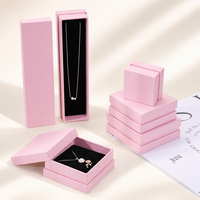 Ensemble d'emballages personnalisés pour bijoux avec boîtes à bagues, boîte à colliers et sac de shopping assorti pour les boutiques de bijoux et les commerces de détail.