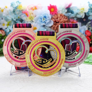 Medalla de Metal de Lujo con Diseño de Corazón Arcoíris Multicolor, Medalla de Gimnasia y Danza de Aleación de Zinc Esmaltada, Logotipo Metálico Personalizado para Competición - Product Image 1