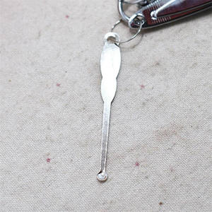 Juego Creativo de Limpiador de Oídos y Cortaúñas para Hombres y Mujeres - Limpiador de Oídos de Acero Inoxidable, Cortaúñas, Colgante para Llavero - Product Image 4