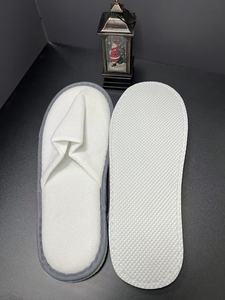 저렴한 맞춤형 일회용 슬리퍼 이벤트용 로고 포함 편안한 화이트 호텔 슬리퍼 - Product Image 3