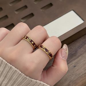 Anello Aperto Regolabile Vintage di Lusso con Fiocco e Lettera, Placcato Oro 20K, in Ottone con Smalto <span class=keywords><strong>Rosso</strong></span> <span class=keywords><strong>Vino</strong></span>, Vendita all'Ingrosso - Product Image 3