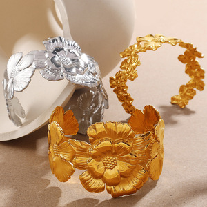 <b>Flower</b> <b>Bracelet</b> Stainless Steel Plated 18K Gold Women's Party Jewelry High End Fashion Accessory - Product Image 3