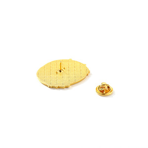 Broches en émail lumineuses personnalisées sur le thème <span class=keywords><strong>de</strong></span> l'anime et du <span class=keywords><strong>manga</strong></span>, en forme <span class=keywords><strong>de</strong></span> <span class=keywords><strong>chapeau</strong></span> <span class=keywords><strong>de</strong></span> <span class=keywords><strong>paille</strong></span>, vente en gros, badges décoratifs en métal pour vêtements et sacs à dos - Product Image 4