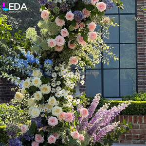 Arco Floral Estilo Jardín de Monet para Decoración de Bodas al Aire Libre LEDA con Violetas Coloridas - Product Image 4