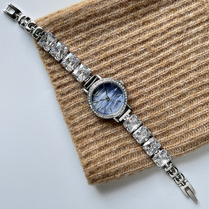 Reloj de pulsera de nácar y circón de gama alta para mujer Reloj de cuarzo sofisticado y nicho - Product Image 2