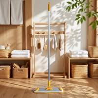 Serpillère plate industrielle en microfibre avec manche en aluminium, cadre jaune, tampon lavable pour le nettoyage des sols commerciaux et de bureaux