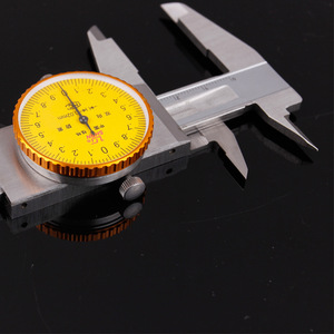Calibrador de Dial Guilin Guiliang, Resolución de 0.01mm, Calibrador Vernier de Acero Inoxidable, Medidor de Profundidad, Herramienta de Medición Cuatro en Uno - Product Image 1