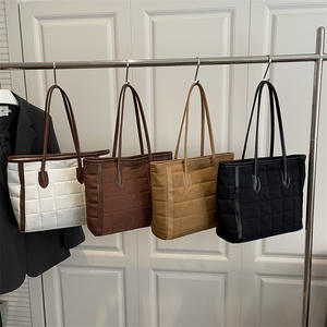 กระเป๋าถือผู้หญิงลายตารางปัก ขนาดใหญ่ แฟชั่นลำลอง สำหรับฤดูใบไม้ร่วง  กระเป๋าสะพายไหล่ PU สีพื้น - Product Image 2