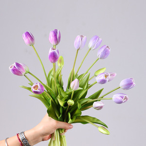 5 teste artificiali <span class=keywords><strong>tulipano</strong></span> Bouquet di gomma morbida fiori decorativi per la casa soggiorno sala da pranzo tavolino Bouquet finti tulipani fiore - Product Image 2