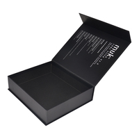 Boîte d'emballage en carton rigide noir sur mesure avec logo, faite à la main, pour vêtements, chaussettes et fourrures, avec couvercle magnétique de luxe, vente en gros