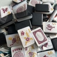 Tuiles de Mahjong américaines en acrylique de luxe modernes, portables, finition perle noire haut de gamme, personnalisées, pour 4 joueurs, non toxiques et sans goût