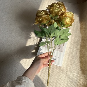 Bán buôn Chất lượng cao 7-headed Vàng Nhân Tạo Silk Rose hoa chi nhánh handmade cho đám cưới Tạ Ơn tốt nghiệp trang trí nội thất - Product Image 4