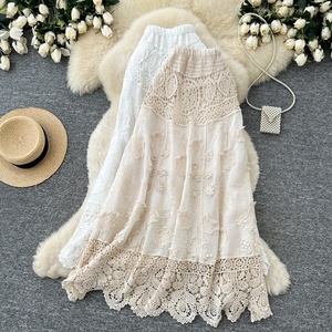 กระโปรงทรงเอเอวสูงสำหรับผู้หญิง ดีไซน์ลูกไม้ฉลุลายดอกไม้ปักลาย  กระโปรงยาวปานกลาง แฟชั่นฤดูร้อน - Product Image 3