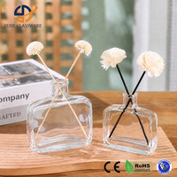 Bouteille diffuseur en verre transparent avec accent décoratif naturel pour la maison, l'hôtel, les cadeaux et les projets de parfumerie en gros