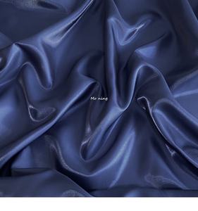 Tessuto in Raso Liquido Glitterato 100% Poliestere Resistente alle Pieghe per Abiti da Sera e Abbigliamento - Product Image 6