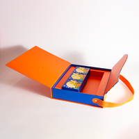 Boîte cadeau alimentaire en papier rigide avec insert, logo personnalisé, design luxueux laminé, poignées en PU, couvercle magnétique pliable