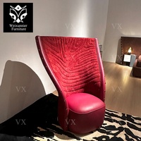 Chaise longue moderne et élégante en cuir avec dossier haut, confortable, style salon, chaise de loisirs de luxe légère à forme unique