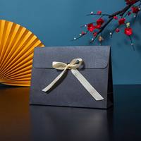 Sac cadeau en papier de luxe écologique durable personnalisé avec poignées torsadées et ruban pour bijoux, montres, lunettes, emballage de boutique
