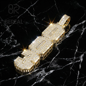 จี้เพชรโมอิสซาไนต์แบบกำหนดเอง VVS 3 มิติ รูปตัวอักษรและตัวเลขแนวตั้ง สไตล์ฮิปฮอปสำหรับผู้ชาย ประดับเพชรบาแกตต์ จี้ชื่อย่อแบบอักษรย่อ เครื่องประดับ - Product Image 1