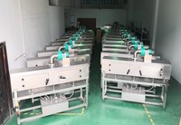 Machine d'étiquetage électrique entièrement automatique sans arrêt pour manchons rétractables avec changement d'étiquette par rouleau pour la production d'eau minérale et de boissons en bouteille