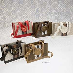 Bolso de Mano Acolchado Ligero y Casual para Mujer, Bolso Bandolera de Nailon con Correa Ajustable, Suave y Esponjoso - Product Image 3