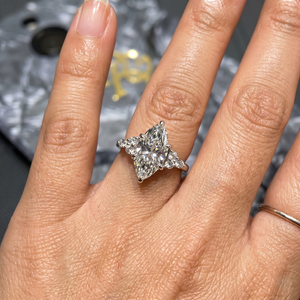 Anillo de Compromiso de Platino con Diamantes de Alta Joyería, con Engaste de Canal, Certificado IGI, Elegante y Sencillo, Brillante, Ideal para Regalo - Product Image 4