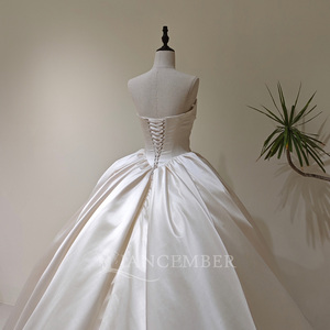 Robe de mariée moderne LY151 avec volants, appliques florales en cristal et broderies, longueur ras du sol, pour les fêtes féminines - Product Image 4