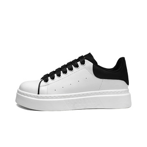 Scarpe da <span class=keywords><strong>Uomo</strong></span> Bianche <span class=keywords><strong>di</strong></span> <span class=keywords><strong>Tendenza</strong></span> 2026 Autunno Traspiranti Comode Tomaia in PU Artificiale Chiusura con Lacci Stile Coreano Scarpe da Skate - Product Image 6