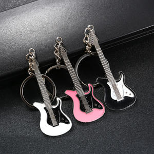 Llaveros y Colgantes Metálicos <span class=keywords><strong>con</strong></span> Forma <span class=keywords><strong>de</strong></span> Guitarra, <span class=keywords><strong>Grabado</strong></span> Láser, Logotipo Personalizado, Diseño Creativo, Promocionales, Venta al Por Mayor - Product Image 1