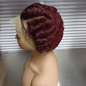 วิกผมลูกไม้แบบตัดสำเร็จ ผมบราซิลแท้แบบเรมี่ 13x4 โปร่งใสสำหรับติดลูกไม้ ความหนาแน่น 180% พร้อมหวี 4 ตัว ถอนขนแล้ว ผมแท้สำหรับผู้หญิง ผมสั้น - Product Image 3