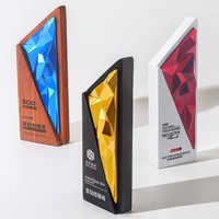 Trophée en bois personnalisé avec MH-NJ0705 de cristal triangle arc-en-ciel