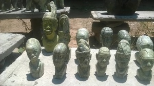 Maschera Etnica Africana Mrutu Intagliata a Mano in Legno Naturale per Decorazione Casa e Hotel - Product Image 3