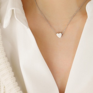 Collier Cœur Plaqué Or 18K en Acier Inoxydable, Chaîne Ras du Cou Romantique et Religieuse pour Cadeau d'Anniversaire - Product Image 2