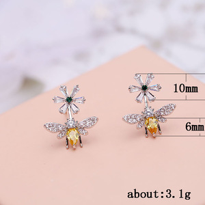 Orecchini a Perno a Forma di Ape per Donne, Stile Minimalista Animale, Accessori di Moda per Uso Quotidiano - Product Image 5