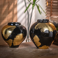 Vase en céramique noir à feuilles d'or, vase rond pour fleurs, décoration moderne pour la maison, ornement pour le salon