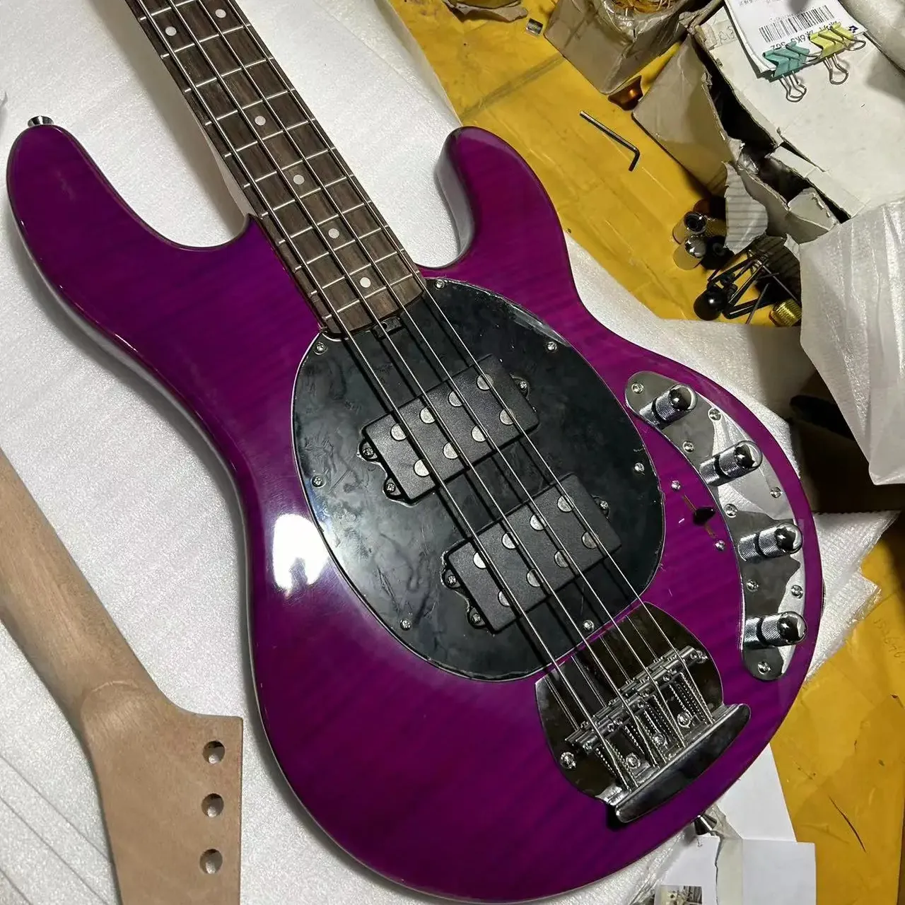 Nova música personalizada-homem 4 cordas baixo elétrico roxo fábrica atacado e varejo