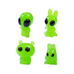 Figurines miniatures en résine de petits extraterrestres aux grands yeux mignons pour jeu de cache-cache, décoration de bureau, garniture de slime et décoration de voiture, cadeaux créatifs - Product Image 5